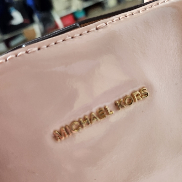Michael Kors Patent Leather Mercer Handbag Pink - Picture 9 of 16
